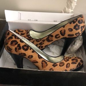 Ladies leopard pumps with black patent heel 8.5